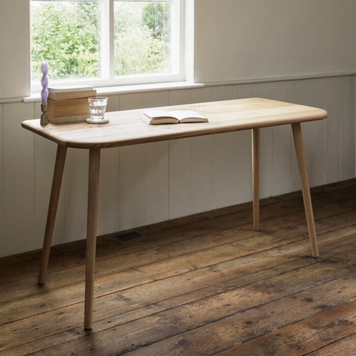 Bellevue – Oak Desk With Rounded Corners