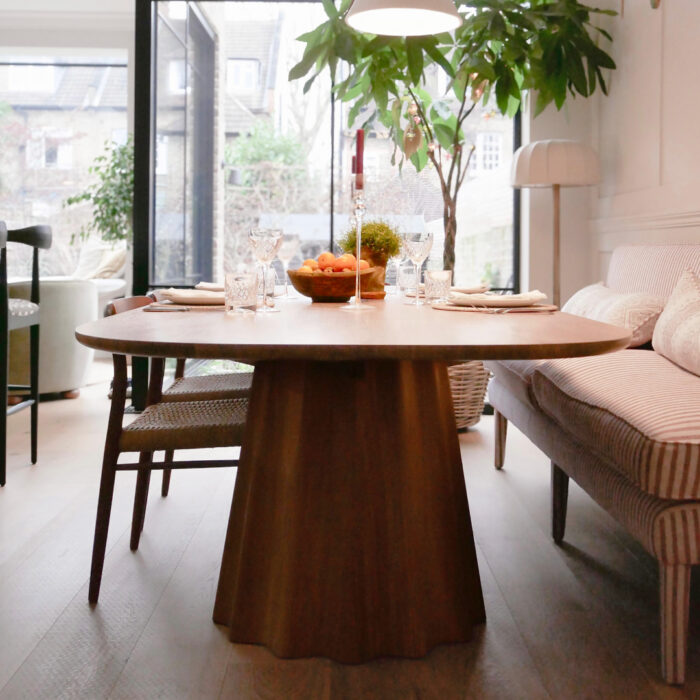 Nape Dining Table